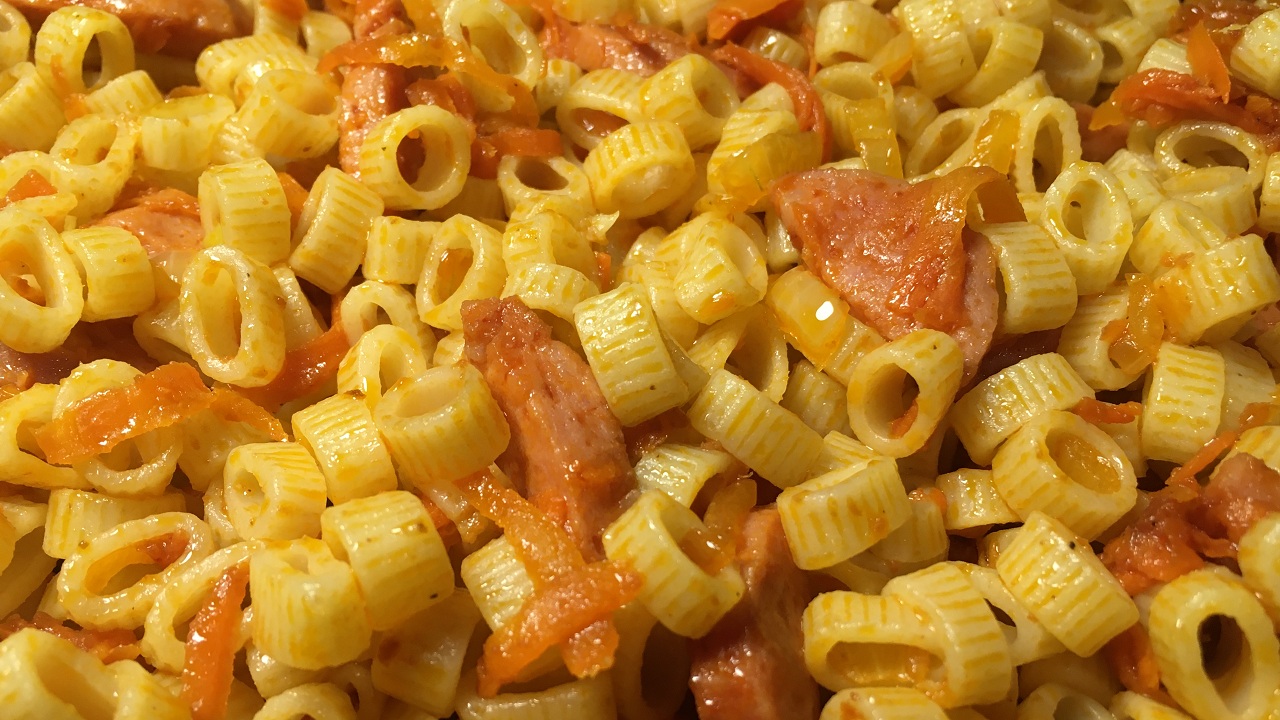 жареные макароны на сковороде. жареные макароны на сковороде. как приготовить вкусные макароны на сковороде. спагетти с овощами на сковороде. как приготовить вкусные макароны на сковороде.