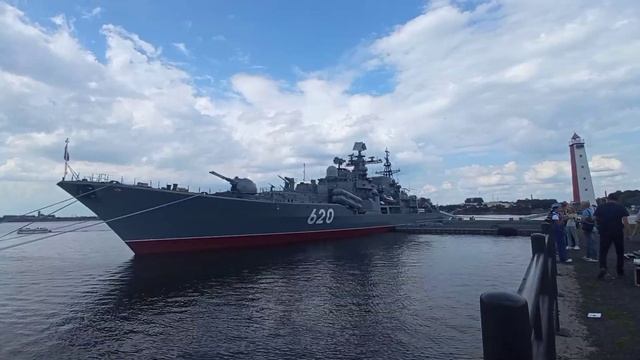 эсминец беспокойный