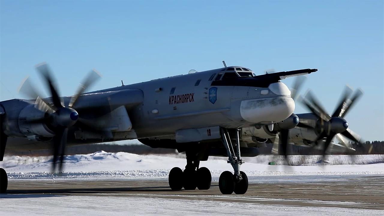 Ракетоносцы Ту-95МС совершили плановый полет над Баренцевым и Норвежским морями