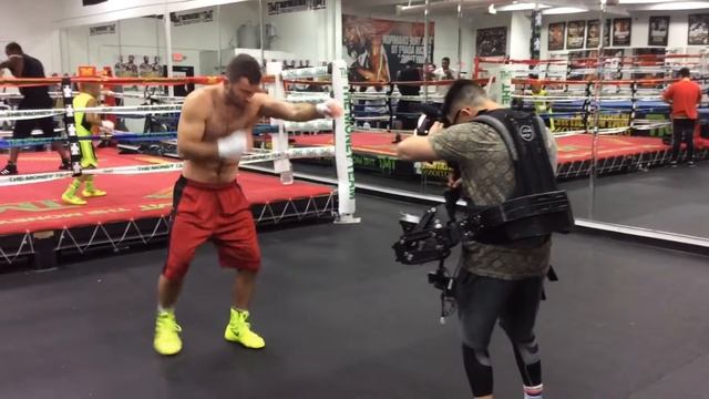 Мурат Гассиев в зале Флойда Мейвезера! смотреть онлайн