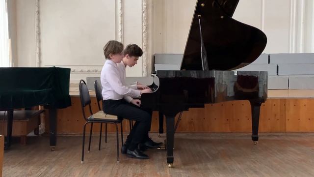 С. Слонимский «Танец Кота в сапогах» И. Грешнихин - В. Новосельцев (фортепианный ансамбль) смотреть онлайн