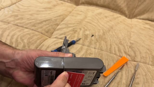 Как разобрать аккумулятор Dyson (How to disassemble the Dyson battery)