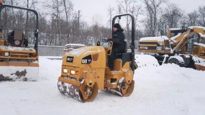 Цеппелін Україна. Огляд вживаного асфальтового катка Caterpillar моделі СВ14