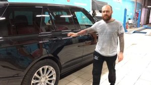 Установка выдвижных электрических порогов на автомобиль Range Rover Vogue