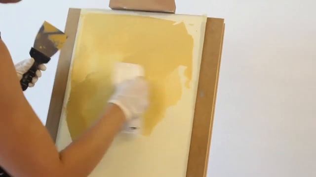 Нанесение декоративной штукатурки "Мокрый шёлк" в золотой базе. Классическое "мелкое" нанесение. смотреть онлайн