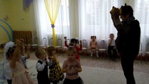 Танец в младшей группе "Вот какие шишки" (муз. и сл. Е.А. Гомоновой)