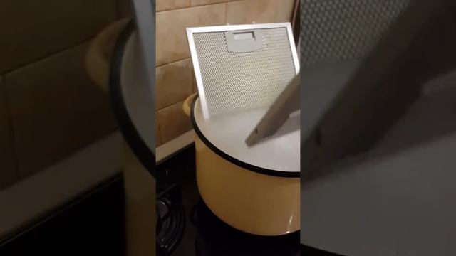 Чистка решетки от вытяжки . смотреть онлайн