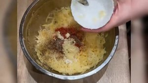 Сытный мясной ужин с тёртым картофелем. Очень вкусная медвежья лапа.