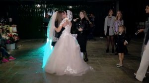 Танец невесты с подружками