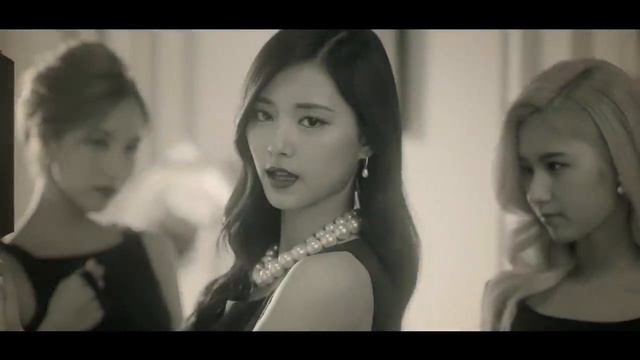 TWICE "CHEER UP" M/V