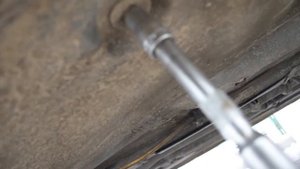 Снимаем передние сиденье с Renault Kangoo 1998г