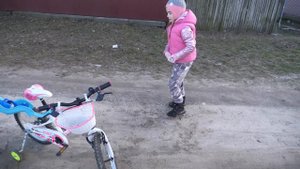 VLOG Упала с велика в лужу. Катаемся с Дашей