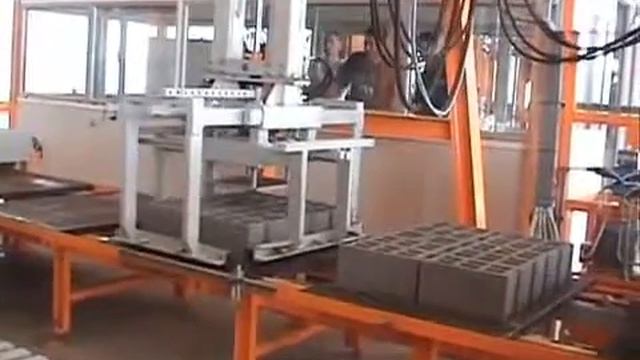 Производство бетонных блоков на вибропрессе Sumab U-1000 смотреть онлайн