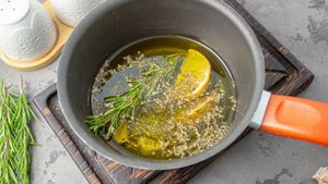 Масло с розмарином и чесноком