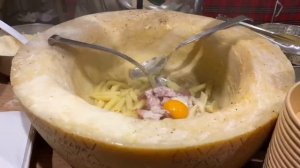 Макароны карбонара в головке сыра
