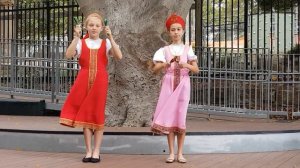 Русский народный танец с ложками.