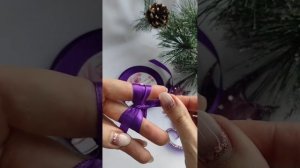 МК бантики на новогодних игрушках из смолы