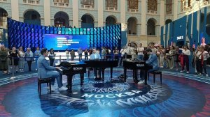 Шоу трех роялей Bel Suono на Московском Урбанистическом форуме в Гостином Дворе.