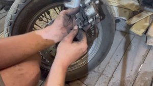Замена передних тормозных колодок на Kawasaki Vulcan vn800