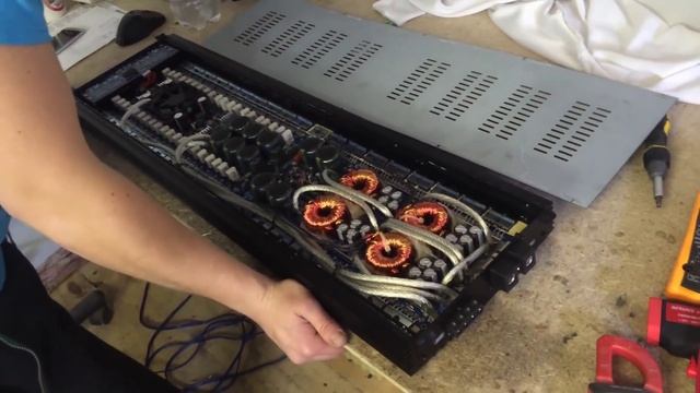 Самый большой двухканальный усилитель
