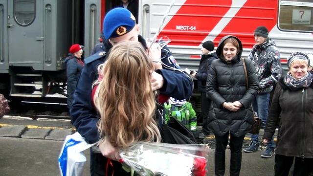 Девушка дождалась парня из армии. Пермь. ДМБ 2017. смотреть онлайн
