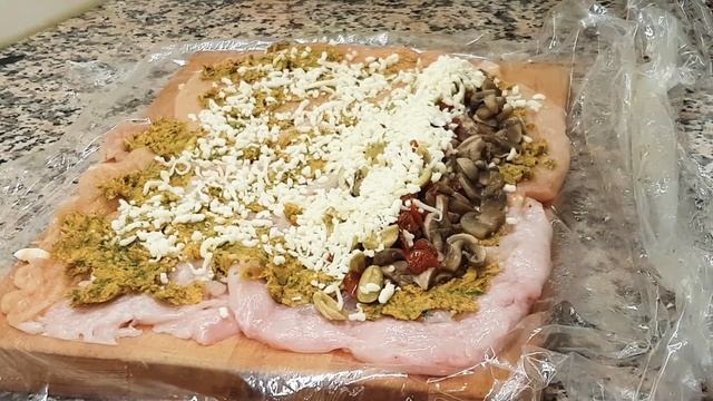 РУЛЕТ ИЗ КУРИЦЫ. КУРИНЫЙ РУЛЕТ С ВКУСНЕЙШЕЙ НАЧИНКОЙ!! Блюдо к праздникам #холодныезакуски