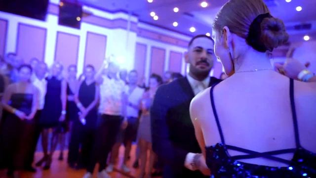 Daniel & Desiree bachata social dance @bachatasensual #danielydesiree смотреть онлайн