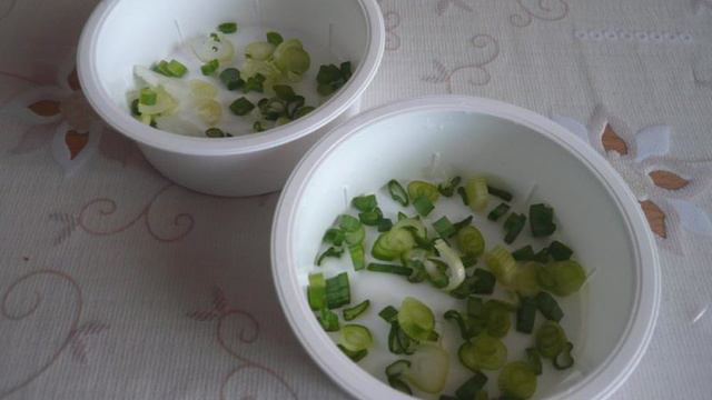 Заливное из курицы с зеленым луком