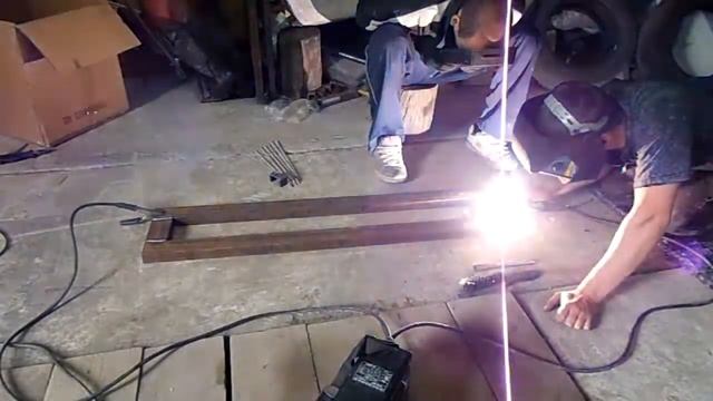 Самодельный компрессор на 1 куб, сборка и запуск. смотреть онлайн