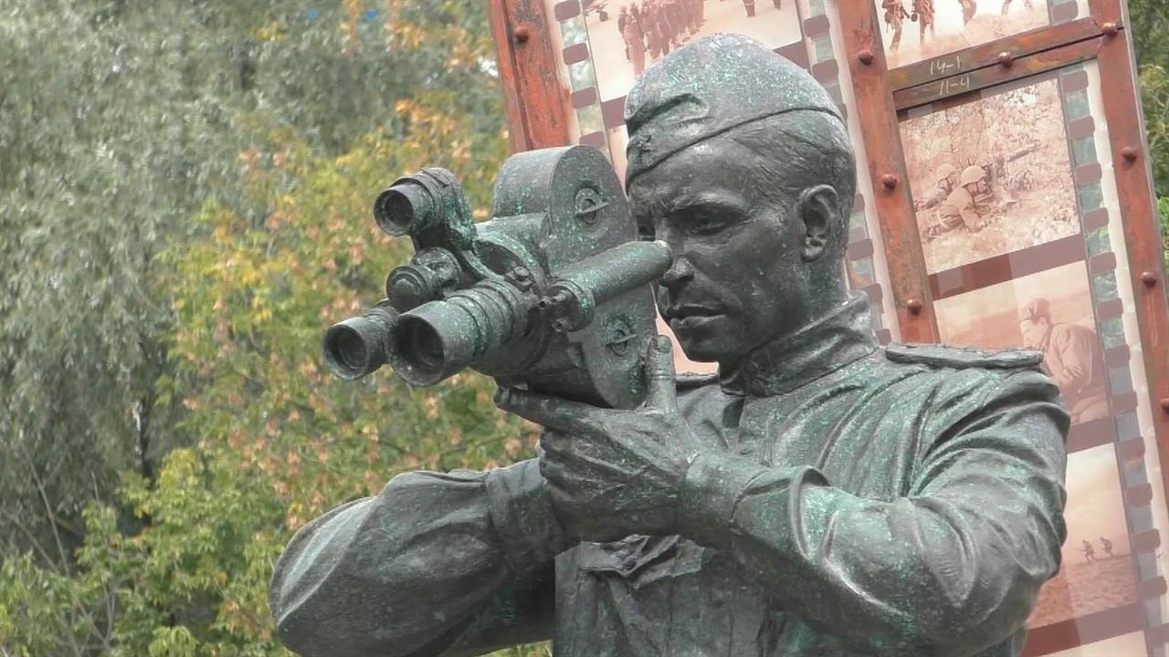 В Красногорске открыли памятник фронтовым кинооператорам