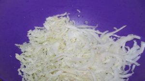 Салат из пекинской капусты с соленым огурцом и помидором