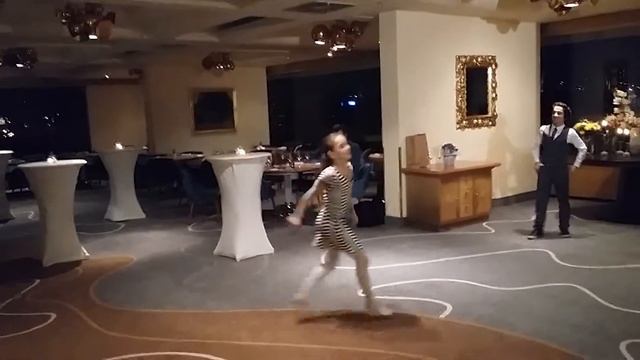 Аня танцует смотреть онлайн