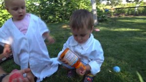 ВРАЧИ! Играем в доктора. Лечим папу.Dad baby playing doctor, learn color