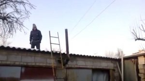 Чистка дымохода в гараже петардами.
