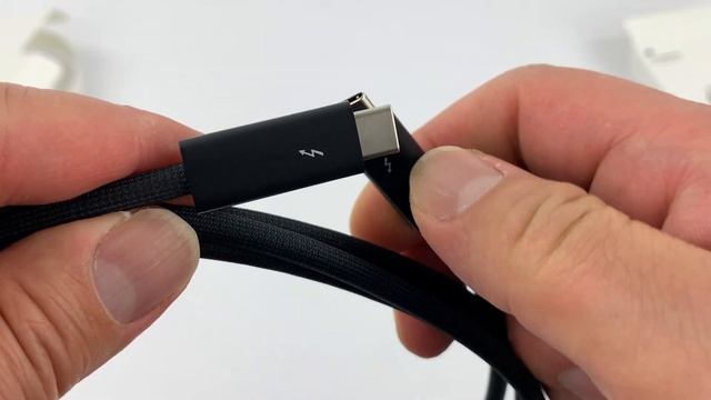 ???Apple Thunderbolt 3 Pro Cable USB-C