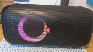 JBL PARTYBOX 100 vs JBL Extreme connected Charge 3