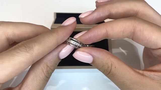 Парные обручальные кольца поверхность лёд катка смотреть онлайн