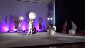 Цирковая школа "мы из цирка", акробатика на мячах "игра в бильярд"