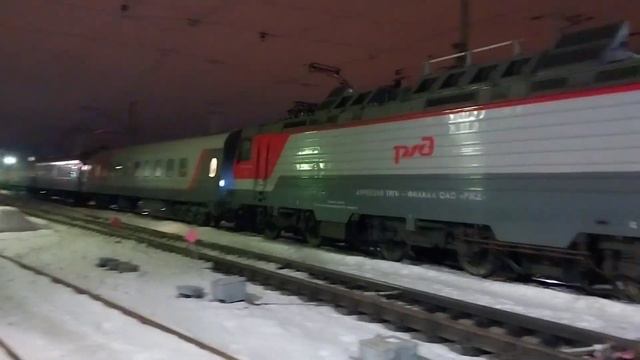 "С гофрами"! Электровоз ЭП20-069 со скорым поездом 108Я "Дневной Экспресс" "Москва-Вологда"! смотреть онлайн