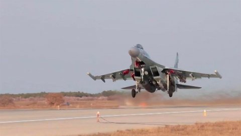Новые боевые вылеты в зоне СВО совершили многоцелевые сверхманевренные истребители Су-35С