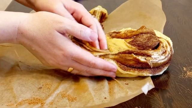 вкусный и красивый пирог улитка с корицей, какао и кремом!!!
