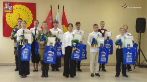 В День государственного флага России в Серпухове вручили паспорта юным жителям
