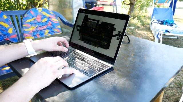 MacBook 12" vs MacBook Pro 15" Touchbar kurzer Test 2018 смотреть онлайн