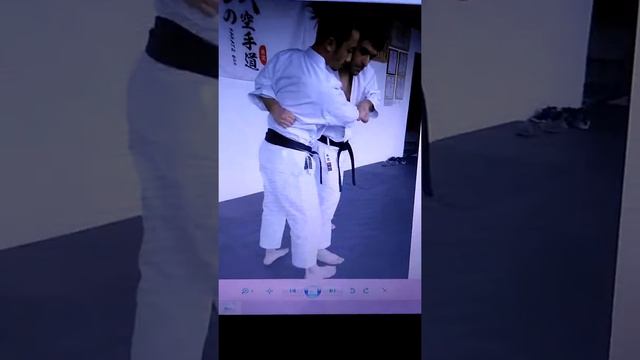 Bunkai Tekki Shodan / Naihanchi Shodan. Josep Claramonte