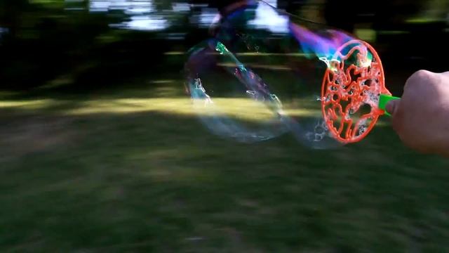 Надуваем ГИГАНТСКИЕ мыльные пузыри | Смотреть до КОНЦА! смотреть онлайн