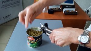 Безопасная открывалка для консервных банок