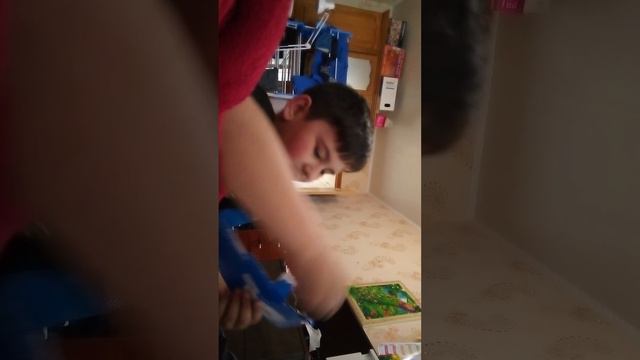 ну вот ребята маме привезли карту озон банк это не реклама надеюсь вам понравилось это видео смотреть онлайн