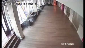 Момент прилёта  крылатой ракеты по зданию отеля в Киеве, рядом с которым находится завод «Радар».