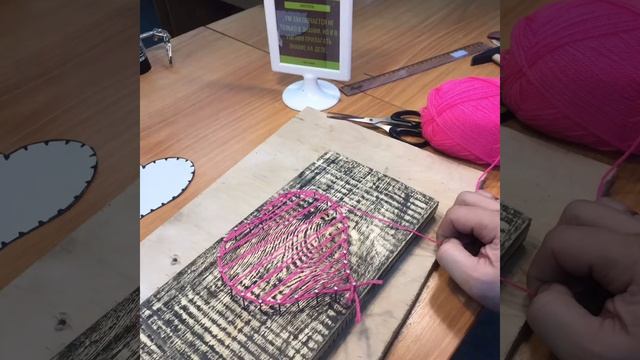 Сердце из ниток и гвоздей #стрингарт (крутая поделка на День Влюбленных) смотреть онлайн