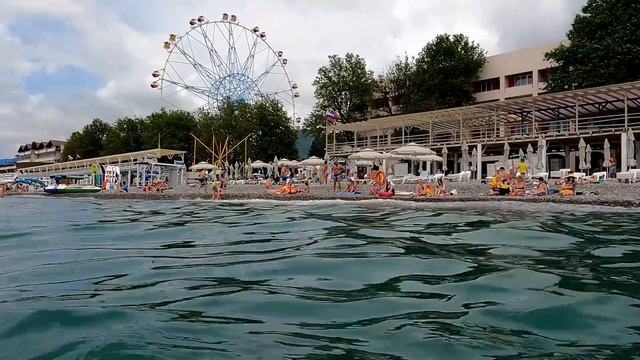 Погода радует! Замеряю воду сам, сезон открыт! Лазаревское 05.06.2023.?ЛАЗАРЕВСКОЕ СЕГОДНЯ?СОЧИ. смотреть онлайн